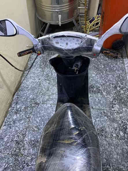 السلام عليكم دراجه عصفوريه للبيع دراجه حلوه بيه دبل رياضي و فج امامي سعر 275 و بيه  مجال الطيبين مكاني بغداد البلديات ***********
