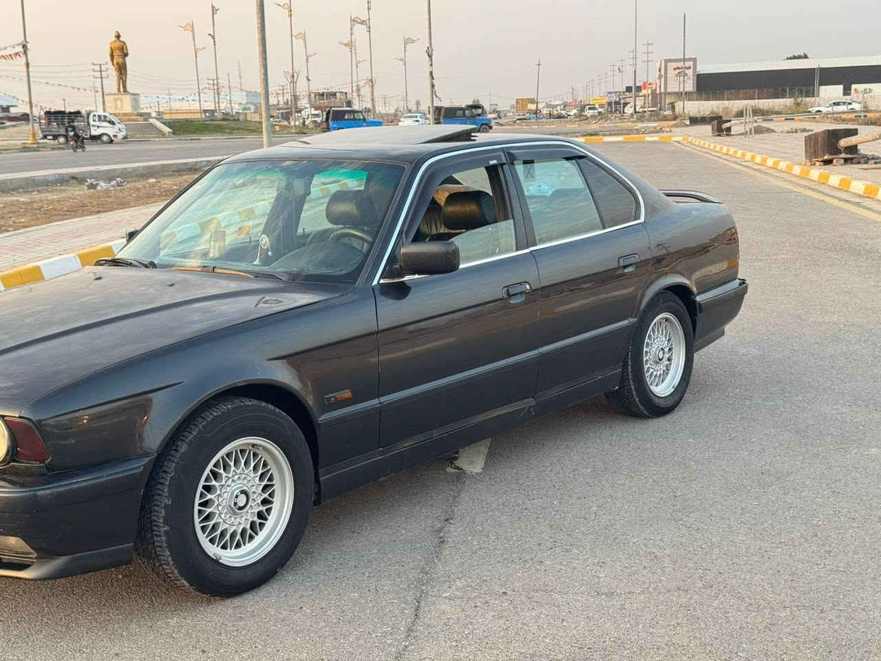 بي ام للبيع مديل ٩٣ حجم ٥٣٠ محرك ٨ سلندر كير اوتو مكفولات رقم بغداد تحويل مباشر فتحه تبريد تخم تاير صدر امامي خلفي جديد سياره عل بلاد ما ملعوب بيه غرفه بلاديه مكفوله من الضربه فقط صبغ جماليه ***********
