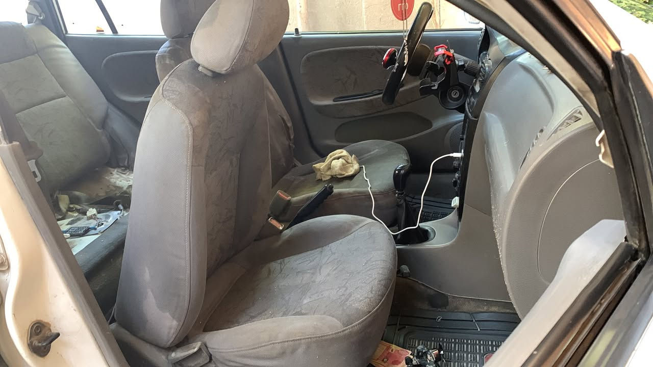 للبيع كيا ريو موديل ٢٠٠٠ كير عادي محرك وكير نضيفات كلش مكينه ما مفتوحة لاتنقيص لا تبخير بس السايد بريك ملغي شغلته بسيطة بس يرادلة واير وينشد شويه بيها خياسات بلصفاح السعر ٢٨ ورقة راعيها جيراني سنويه ساقطة غرامات ع راعيها هوة يسددهن رقم بغداد الماني مكاني بغداد الدوره


**إذا كنت صاحب هذا الإعلان وتريد حذفه لأي سبب، رجاءا أرسل رسالة إلى الدعم الفني**