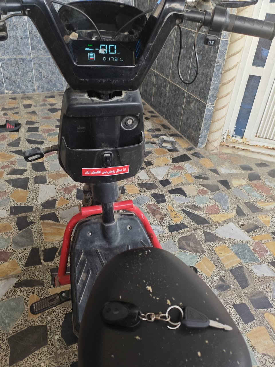 دراجه شحن للبيع
المواصفات
سرعه 50 حقيقي 
الدراجه جديده مابيها شي ولا عطل
4 باتري كلش إكبار 
حجم 16 يعني اكبر من 14
 العنوان بغداد الشعله ام نجم 
السعر 350 وبيها مجال
للاستفسار الرقم مالتي ***********
