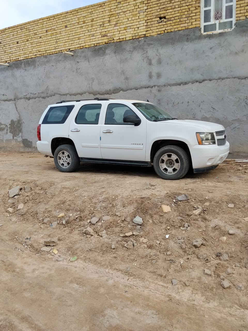 تاهو معلايه 10 اعتقد تتحول إذا تخلي معقب بيها بس تجميل كم قطعه والباقي كفاله الداخل ملكي منضومه غاز وبانزين حداديه وتواير توني شادهن مكان السياره الناصريه السعر 120 بيها مجال تلفوني ***********
