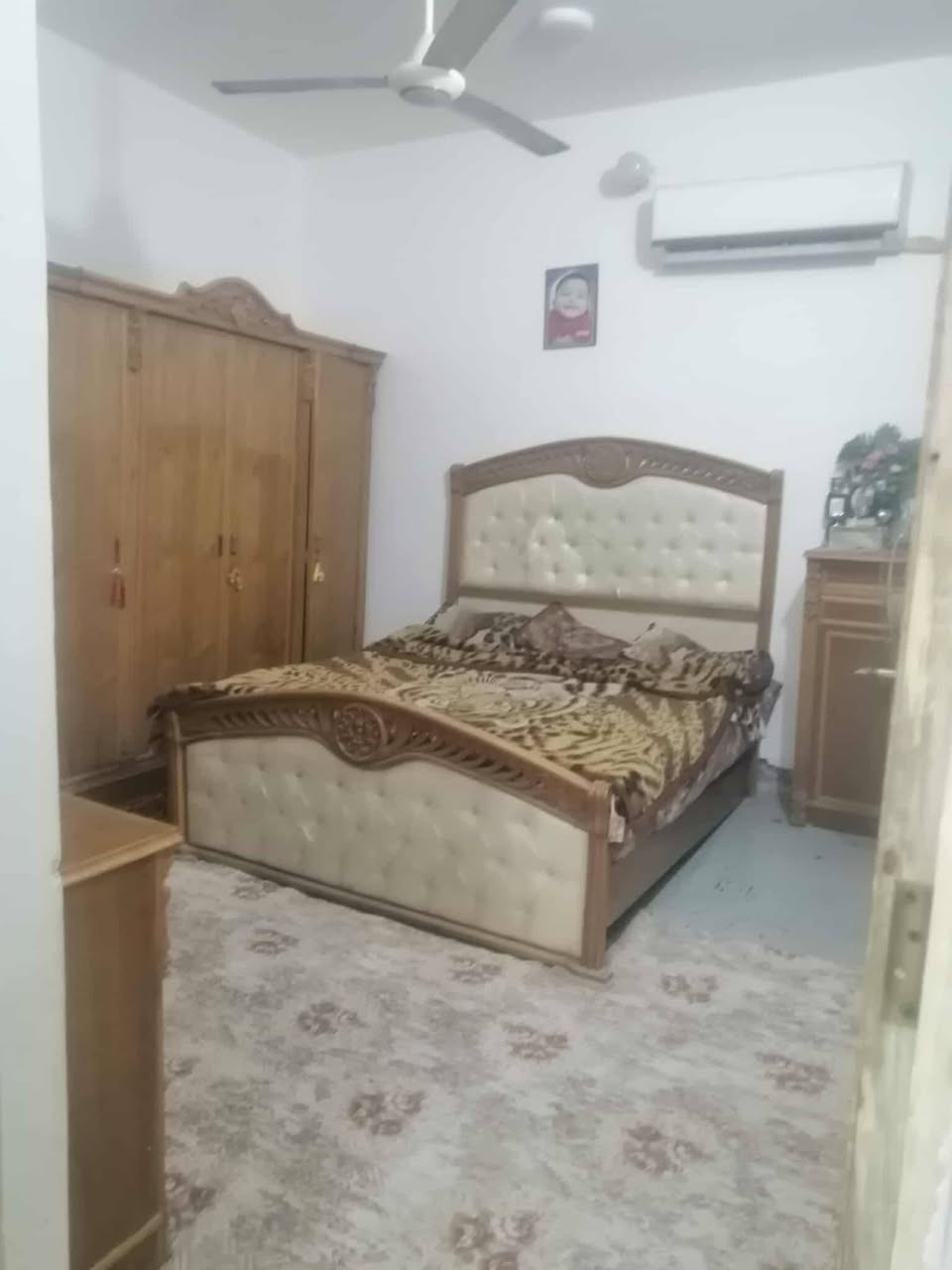 🏡 دار للبيع 🏡
━━━━━━━━━━━━━━━━━━
📍 الموقع:
بابل – أبو عجاج – قرب المحكمة الجديدة
يبعد 100 متر عن الشارع الرئيسي
━━━━━━━━━━━━━━━━━━
📏 المساحة: 100 متر
🏗️ عدد الطوابق: طابقين
📜 الملكية: طابو زراعي – سند 25
🏗️ البناء: حديث (نقص أرضية فقط)
━━━━━━━━━━━━━━━━━━
🏠 تفاصيل الدار:
🔹 الطابق الأرضي:
▪️ غرفة نوم
▪️ هول
▪️ صالة
▪️ مطبخ
▪️ مجمع صحيات داخلي
▪️ صحيات خارجية
🔹 الطابق الثاني:
▪️ غرفة نوم
▪️ هول
▪️ صحيات
━━━━━━━━━━━━━━━━━━
💰 السعر المطلوب: ٦٩ مليون ( قابل للتفاوض )
💳 يقبل دفع نصف المبلغ والباقي خلال 4 أشهر
━━━━━━━━━━━━━━━━━━
📞 للاستفسار والاتصال:
***********
***********
***********
━━━━━━━━━━━━━━━━━━
🏢 مكتب عقارات أبراج بابل
📍 عنوان المكتب: بابل – حي الجزائر – مقابل الجسر الدولي
