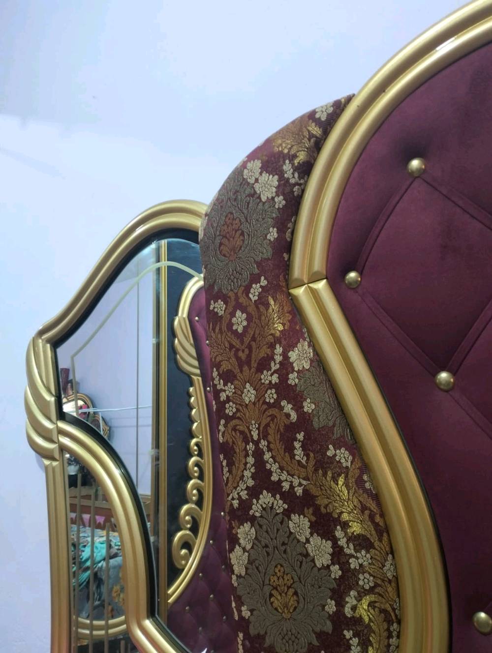 غرفة نوم للبيع السعر مليون وبيها مجال مكاني الناصرية المركز موجود واتساب او اتصال