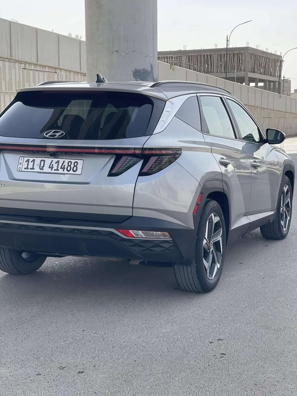 توسان 2023 امريكي بانزين 
فـول مواصفات   1/1
حادثها بارد بالجاملغ وبارد بالبنيد فقط بدون دواخل 
فتحة سقف 
رقم بغداد انكليزي باسمي تحويل مباشر 
محرك 2500 cc
بصمة   
تشغيل عن بعد
تحديد مسار
سايد بريك كهرباء  
كرسي سايق كهرباء
اوتو هولد
كاميرا خلفية دوارة
بك لايتLED 
انارة ترحيب
نقطة نزول منحدرات
نظام مانع تزحلق 
‏ABS
شاحن موبايل واير ليس  
اشاير بالمري 
مخرج AUX + USB
‏BLUETOOTH
 أبل كار بلي 
مخرج منفذ الطاقة عدد 2 
3 انظمه قياده 
ماشيه 44 الف قابل للزياده
السعر 198$ بيها مجال بسيط 
مكان السياره بابل - شارع 40

***********
