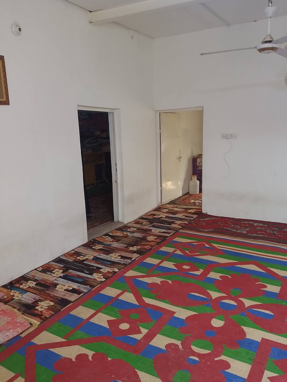 بيت للبيع مساحته ٢٠٠م في دور النواب ضباط مقابيل نزلة السياسين مرقم من قبل البلدية  ماء وكهرباء ومجاري للأستفسار الاتصال على الرقم ***********
