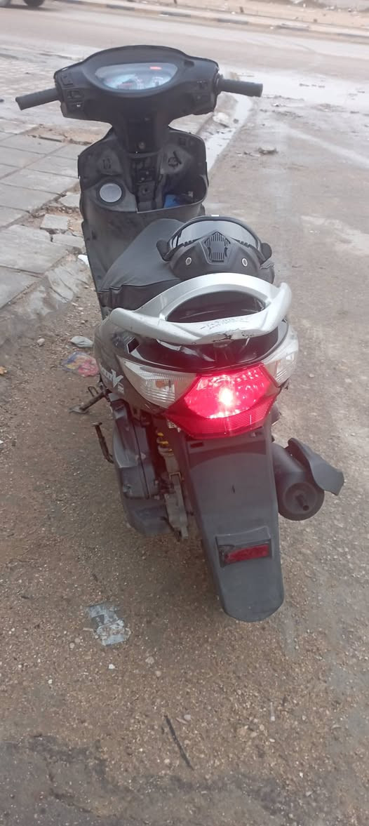 سلام عليكم دراجه كامكو v 2 للبيع دراجه نضيفه مامفتوحه علفحص السعر 400بيه مجال للجيه   عنواني نجف شارع المدينه ***********
