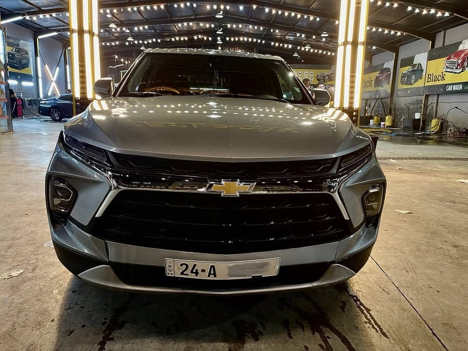 بلايزر
موديل 2023 
محرك 4سلندر 
السياره ماشيه 43000 مايل 
رقم دهوك 
بوند صبغ بدون ارباك بدون دواخل بدون نقص 
مكان دهوك 
السعر 235$  
***********
