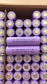 ١٨٦٥٠ • ٢٦٦٥٠ • تجميع بطاريات