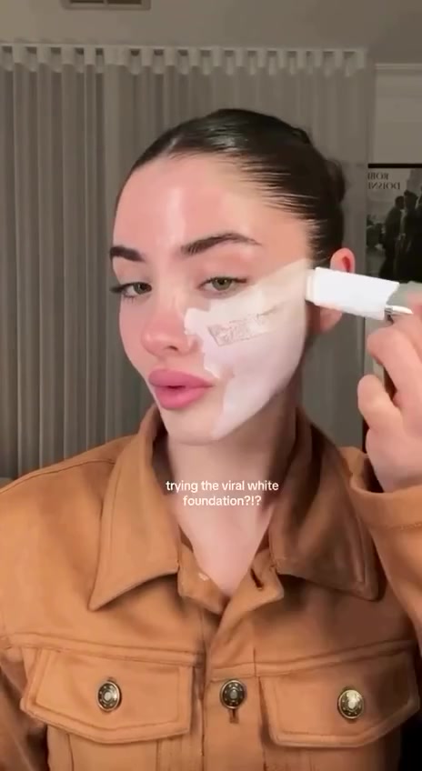 🌟 السر الكوري لبشرة مثالية وخالية من العيوب! 🌟
المنتج اللي طاش والكل يسولف عنه 🔥 Blanc Cover Cream Stick من البراند الكورية الشهيرة ELROEL ✨

ليش هذا المنتج يعتبر سحري؟ 🤔👇
 🤍 تركيبة مبتكرة تتحول أمام عينج: يبدأ ككريم مرطب ومشد للبشرة باللون الأبيض، وأول ما توزعيه يتحول فوراً إلى كريم أساس ذكي يتكيف ويندمج تماماً مع لون بشرتِج الطبيعي!
 🧪 عناية وتغطية مثالية: غني بالكولاجين ومادة "Volufiline" الفرنسية، يعني مو بس مكياج، هذا علاج يوفّر ترطيب عميق يدوم طويلًا (حتى 50 ساعة)!
 🪄 إخفاء كامل للعيوب: يغطي الهالات السوداء، المسام، والتصبغات بمسحة واحدة وبدون تكتل.
 👜 سهولة وعملية بالاستخدام: يجي بتصميم "ستيك" عملي وسهل الحمل بالحقيبة، ومزود بفرشاة مدمجة ناعمة في الطرف الآخر لتسهيل الدمج بأي مكان وبأي وقت.

السعر 12 الاف
العراق
#عراقي
#بغداد
#البصرة
#كربلاء
#النجف
#اربيل
#موصل
#ترند
#اكسبلور
#fyp
#viral
#تيك_توك
#ضحك
#بنات
#مشاهير
#ستوريات
#تصميم
#حب
#مضحك


**إذا كنت صاحب هذا الإعلان وتريد حذفه لأي سبب، رجاءا أرسل رسالة إلى الدعم الفني**