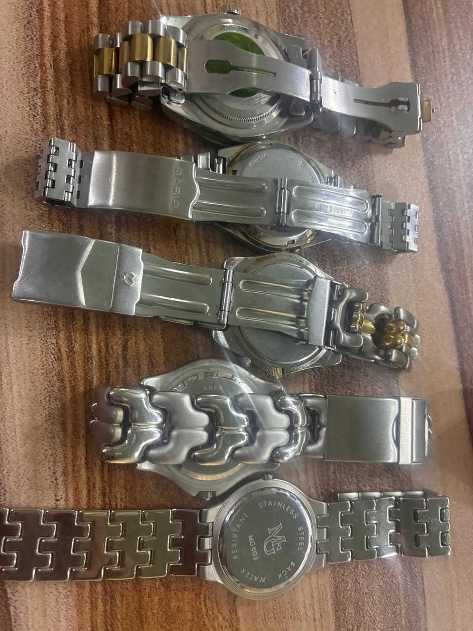 سلام عليكم خمس ساعات باله ياباني بس  الرولكس كوبي ٣ كوارتز وثنين اوتو كلهم شغالين بس قطعه وحده نقص بطاريه. الي يفيدو على باب الله بسعر مناسب ابيع ل اعلى سعر وبلعافيه


**إذا كنت صاحب هذا الإعلان وتريد حذفه لأي سبب، رجاءا أرسل رسالة إلى الدعم الفني**