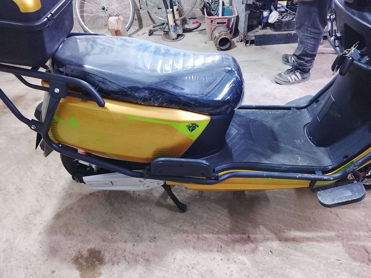 موطور شحن جديد 6بطاريات نضافه فول مكاني زنكوره المفرك ***********
