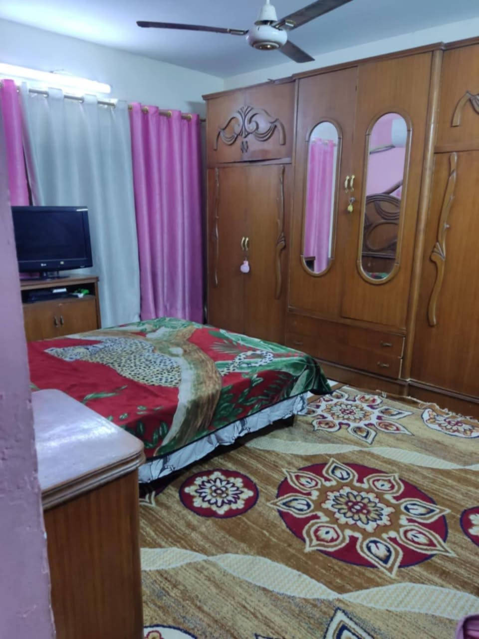 للبيع بيت 🏡 طابو صرف فى #الشرطه_الرابعه مساحته #٩٦م واجهه خمسه يحتوي على #غرفتين نوم سويت وصاله #عدد٢ 
ومطبخ #عدد٢ صحيات #عدد اثنين البيت #نظيف_جدا للإستفسار اتصال 🤙 على #الواتساب على الرقم ***********
#الجميع

