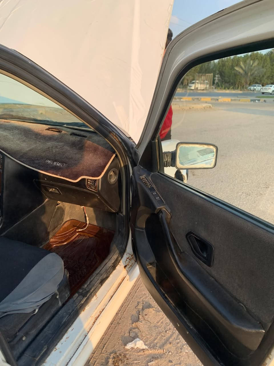 السلام عليكم بيجو بارس للبيع رقم بصره مكانه نجف مطبوبه غرامه ٢٩٠ الف فقط مكينه كير تبريد كفاله حداديه نص اي استفسار ***********
