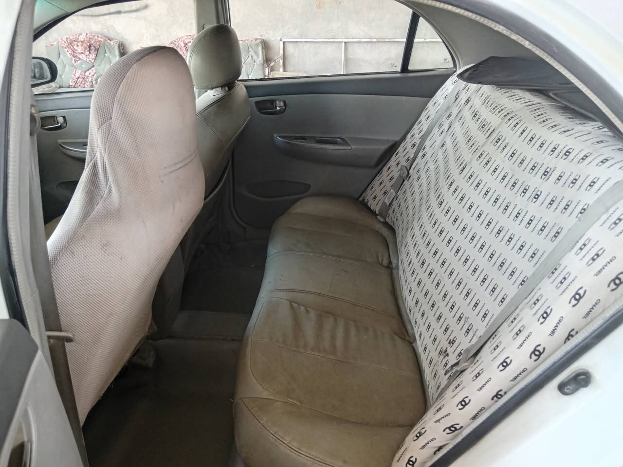 بي وايدي ٢٠١٣  جي ثري سياره بدون لاضربه ولا ضرر. بسمي مبدل بس باب أثر شخط ستوته 
تبريد شغال عوزه بس غاز.
مكينه بي صوت مكينه كورلا بيكاتشو
بسمي تحويل ثاني يوم مثل ماموضح بصور ملكط اخياساته مكاني  ناصريه سوق الشيوخ .
السعر ٤٠ وبيه مجال
***********
