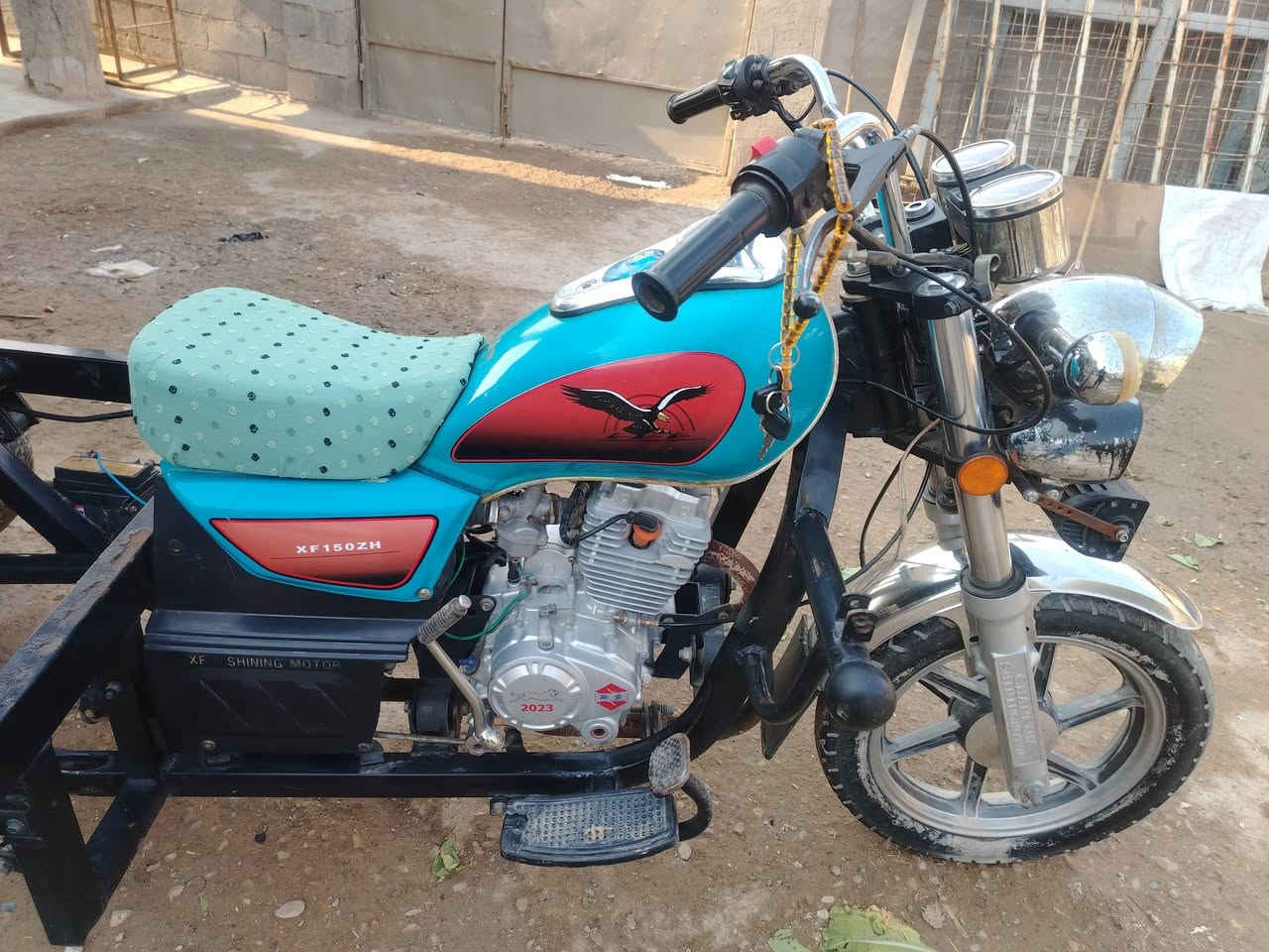 السلام عليكم خوان لستوته نضيفه مديل ٢٣ اصولي وصل كمرك بيه غراضه كله البلاديه مابيه لاصبغ ولا لحيم خياس ماكو بداخل لبدي تفتح لخشب بيدك محرك ما مفتوح للتواصل واتساب أو مكالمه *********** مكاني بغداد الشراي يتواصل
