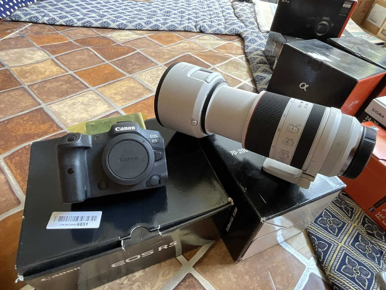 العرض الخامس
كانون R5 جديد ما مستخدم 
بدي فقط سعره 3 ملاين و 500 الف 

عدسه 70-200 RF كانون مستخدم نظافه 95‎%‎
سعر العدسه 2 مليون و 500 الف ( 2،500،000 )

بيع او مراوس مكاني بابل
***********

