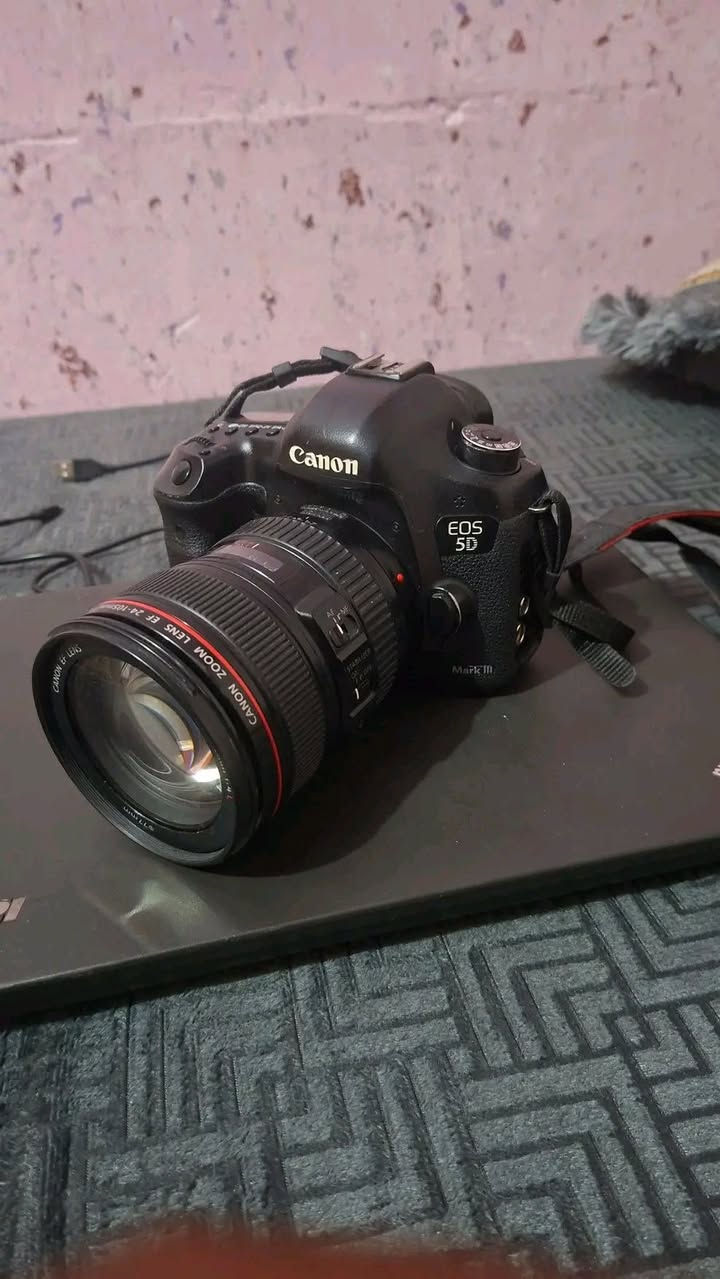 السلام عليكم كانون 5d mark 3 للبيع 
السعر ٩٠٠
رقمي واتساب 
***********
