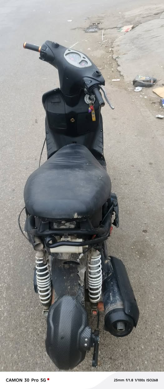 سكنس نثيه ١١٠
مزوده بوشه ٥٨ ونص
كابريتر عكس جبيره اصليه 
كلج خلفي دي واي اصلي 
سلف رياضي فراك وملقط ونواعم 
شلعه كلش قويه مصلخه الدراجه بدون كفر
٢٥٠ الف بغداد شيخ عمر قرب باجة الحاتي 
***********
