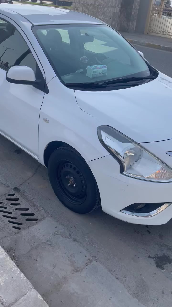 السلام عليكم
نيسان صني هندي بليته زركه2022رقم اربيل باسمي
بيها قطعه صبغ جاملغ خلفي جهة اليمين بدون داخل الباب وشويه بارد تخم تاير جديد  مكان السياره الفلوجه سعر117 وبيها مجال اتصال فقط***********
