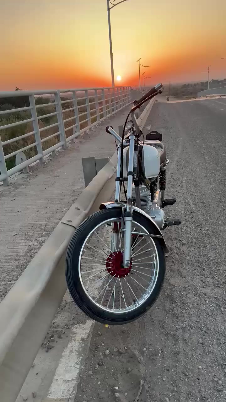 سلام عليكم دراجه البيع  موديل 15 اوراق  البيع مراوس حسب القناعه دراجه تعمير كله 24   كله جديد السعر خاص
     بدون سبايدر 
 مكان الرفاعي جسر الشركات  رقم ***********
