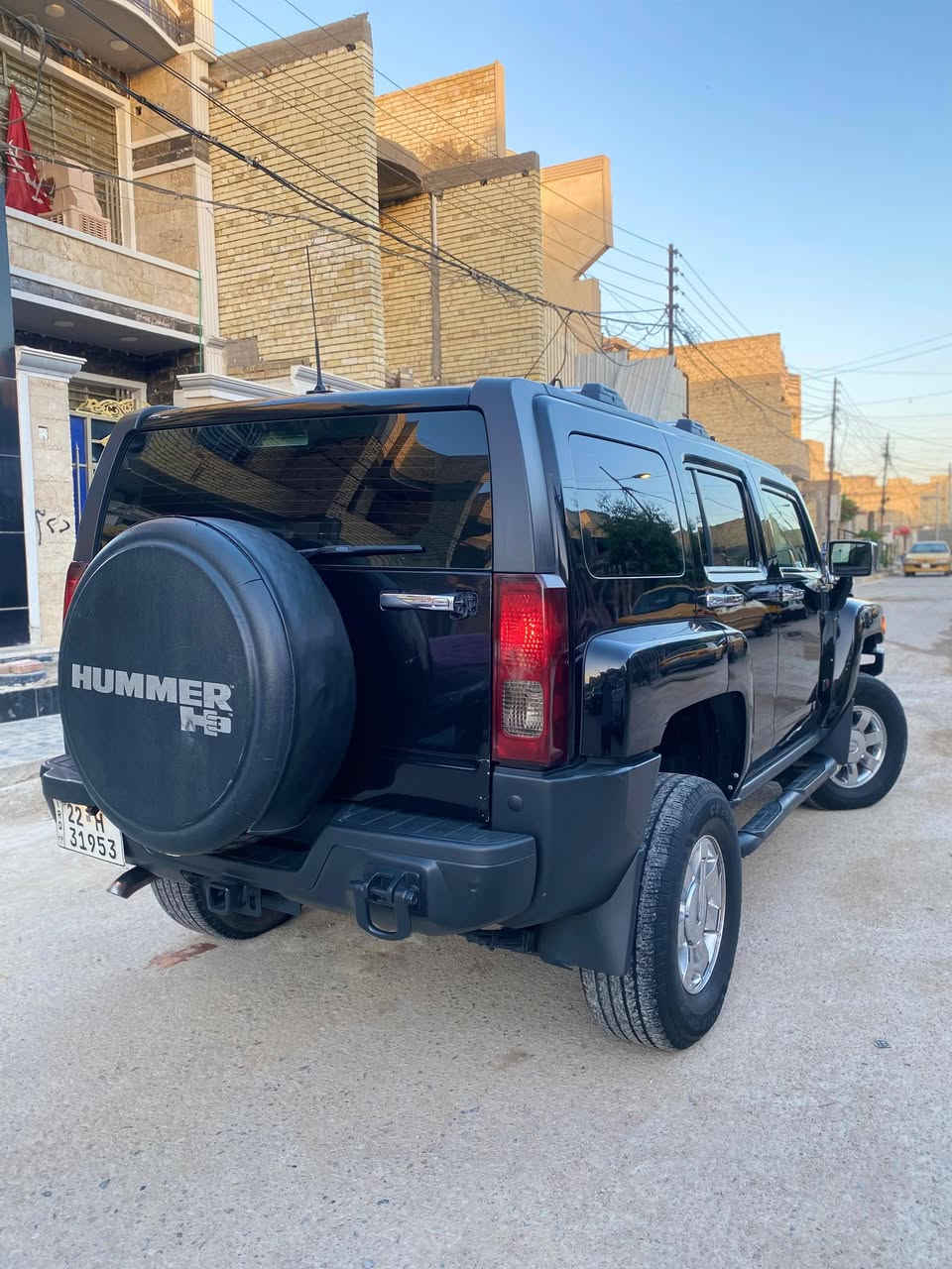 السلام عليكم للبيع 
همر H3 2006 فول مواصفات السياره كفاله عامه من الضربه والصبغ كد اربع اصابع صبغ بل بنيد والباقي مكفول حته الكفرات كفاله مكينه بلاديه مكينه وكير جدد حداديتهه جديده السياره فول مواصفات فتحه كشنات جلد وكهرباء تتفئه وتبريد بل كشنات شاشه جبيره كامره خلفيه حساسات خلفي رقم اربيل الدولي تحويل مباشر السياره بيهه كتاب تضليل تخم ويل وكبات شركه السياره جديده بمعنى الكلمه وفول مواصفات واحله من الصور عنوان السياره بغداد قرب حي اور 
السعر خاص او واتساب 
الاستفسار ***********سجاد
