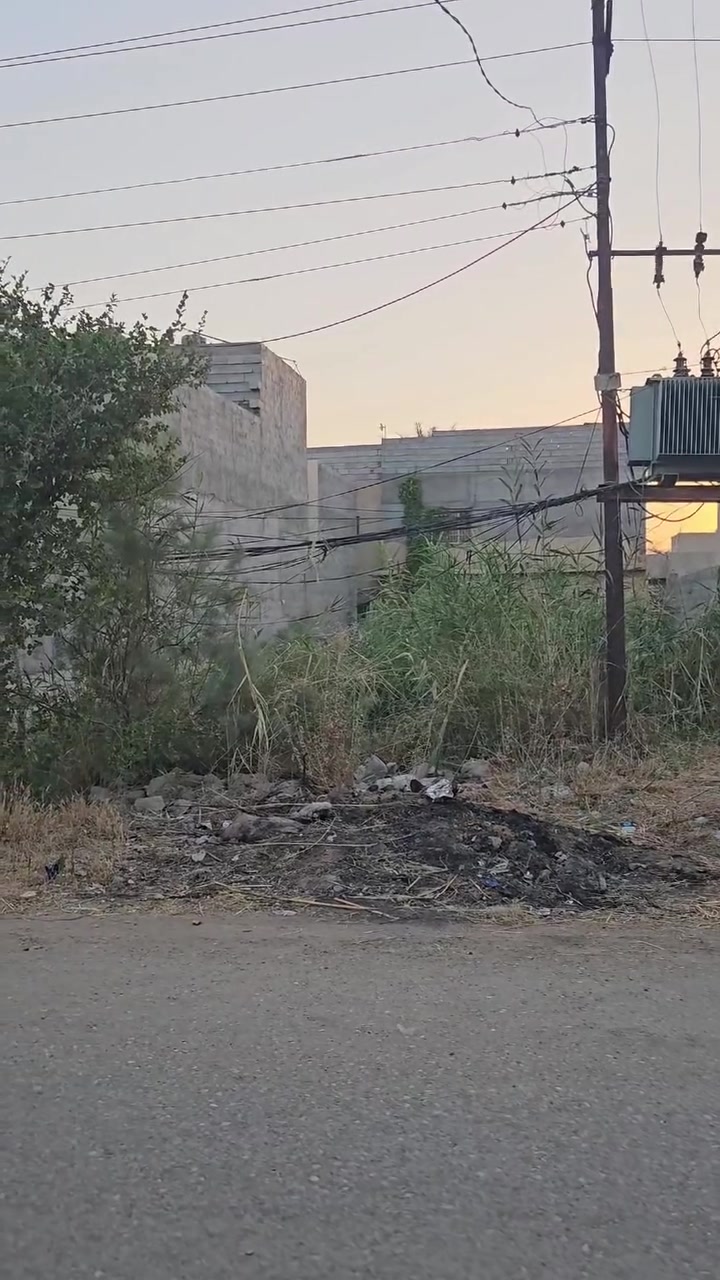 السلام عليكم قطعة للبيع طابو صرف منطقة  الحديد المدخل الاول نهاية شارع السايدين تطلع كبل مساحة القطعة 200 متر واجهة القطعة 10 متر والنزال 20 متر 
سع.ر القطعة 59 مليون 
عنوان المكتب منطقة الحديد المدخل الثاني حي الاملاك  قرب كازينو انس ***********
