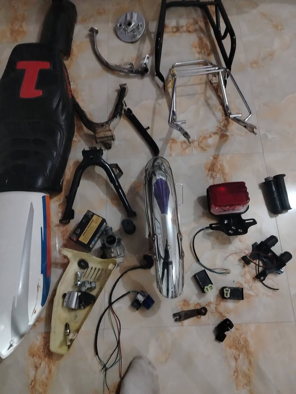 السلام عليكم عراض مال اربعه كير كلهن نضاف السعر كلهن اب 100 شلع المكان طويريج ***********
