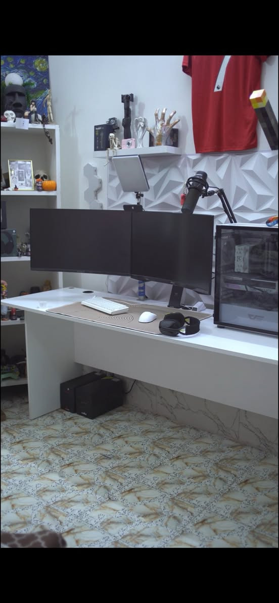 سلام عليكم 
حاسبة للبيع المواصفات 👇🏼
GPU RTX 4070 GIGABYTE 3FAN
RAM 16G 2*8 3600
M.2 1T LEXAR
CPU I5 1300 400F
CASE DARK FLASH
POWER 750W COURSERA
CPU COOLING AG400
H670 ASROCK
الشاشات 2
Samsung Odyssey G5 2k 165FPS
GIGABYTE Full Hd 180 FPS
وكرسي وميز ٢ متر. تفصال  
***********
