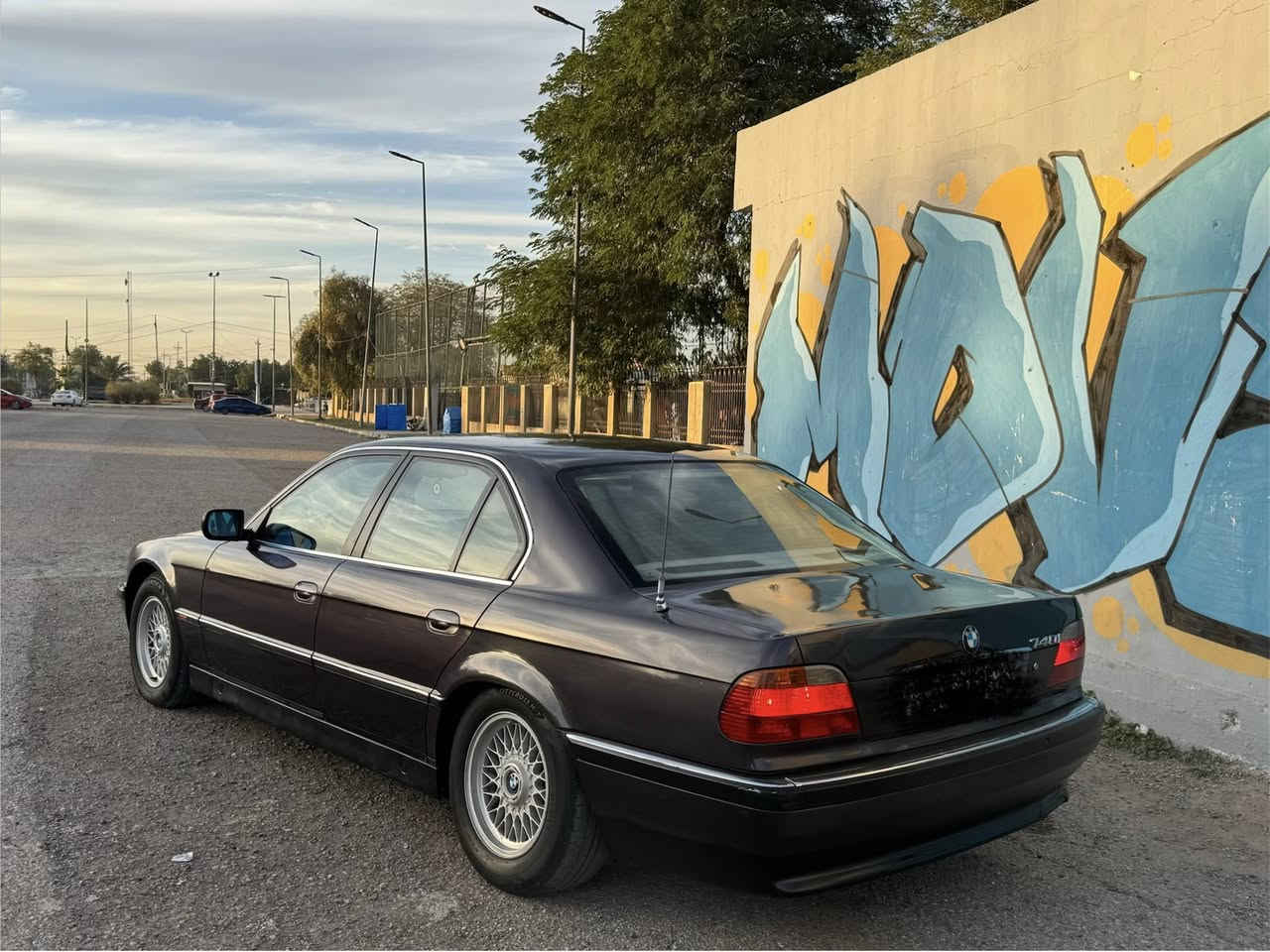 السلام عليكم للبيع
اصل E38 740 1995 رقم بغداد دولي بأسمي 
سلايد برده خلفيه 
الكهربائيات كلها بلاديه وكلشي يشتغل 
حساس امامي خلفي وشغال 
تلفون وكاسيتات 
بدون ضربه وبدون خياس بلاديه 
من ناحيه المكينه والكير والصدر 100% 
تبريد ثلج تدفئة شغاله كلها 
كشنات جلد وكهرباء الغرفه بلون السياره بلاد 
السياره خير من الله مناقصها شي جاهزه 
مكاني بغداد حي الاعلام 
*********** 
السعر 75 وبيها شي بسيط
