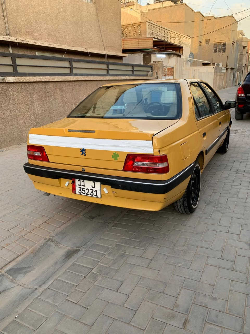 بيجو لميس ٢٠١٥ للبيع
مكفوله من ضربه وصبغ وتبديل
كير مكينه تدفئه تبريد كفاله
تخم تاير جديد وصبغ ويل حراري 
سلف جديد
كلج جديد
ماشيه ١٢٨ حقيقي
بأسمي رقم بغداد انكليزي تحويل مباشر
بيها بارد بالجاملغ الامامي اقل الشبر
مكاني بغداد
سعر ٣٩ وبيها مجال بسيط
***********
