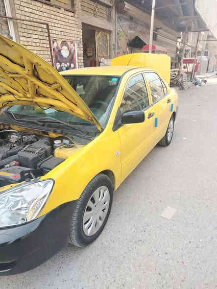 السلام عليكم
لانسر تكسي كير عادي
محرك ٢٠٠٠ مصبوغه حزام للجماليه
السياره كامله باتري جديد وتخم تاير جديد دوشمه جديده نقصها كمبريسر تبريد
رقم بغداد باسمنا
السعر ٧٧ وبيه مجال
للاستفسار  ***********
