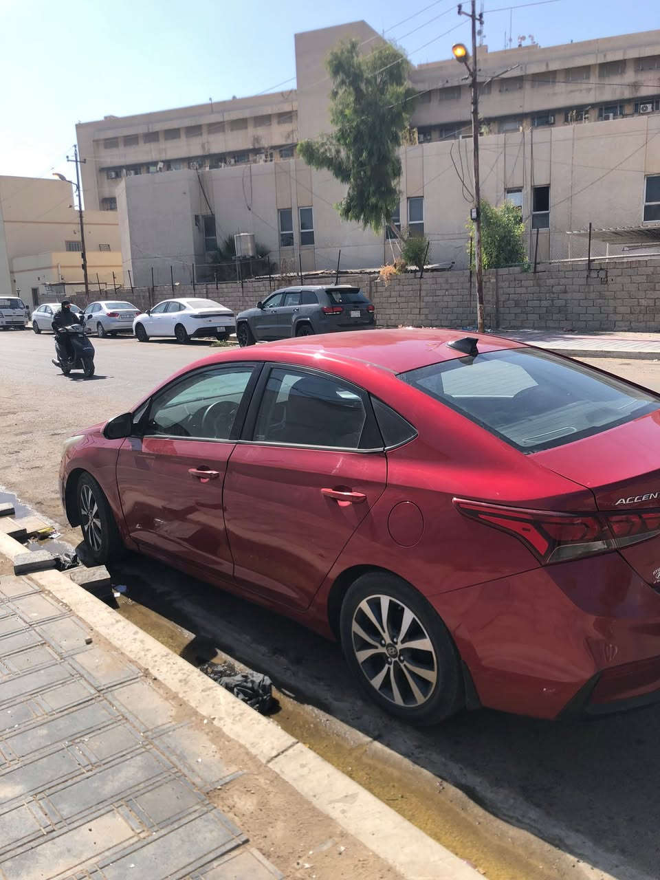 بسم الله الرحمن الرحيم
السلام عليكم 

هيونداي اكسنت 2019

وارد امريكي حادثهة جاملغ وبنيد

كلشي موضح بالسونر.

السيارة كير مكينة تبريد خير من الله 

تخم تاير حدادية 100% عليهة ادامة كاملة

استعمالهة قليل ماشية 75 ميل

رقم بغداد باسمي تحويل مباشر
 السعر 96$
للتواصل ***********
