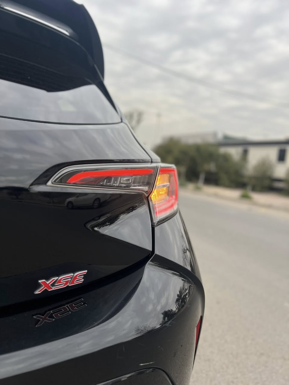 السلام عليكم
كورلا هاج باك فئة XSE 🚀
رقم بغداد / السنوية باسمي
ماشية 90،000  كيلو وليس ميل
 محرك 2.0 //168h.p  200n.m  

كير عادي 6سرعات عدا الR 

فول مواصفات 1/1 💢
 🎈10 air bags
🌀قيادة ذاتية تحديد المسار 
🌀رادار توقف ذاتي تنبيه ماقبل التصادم 
🌀مثبت سرعة 
🌀زر imt لتسهيل التنمير 
🌀هاند بريك بصمة
🌀اوتو هولد Hold 
🌀شاشة وسطية الcarblay+ android auto مع كامرة خلفية
🌀شاشة امامية عداد رقمي تكدر تغيرة الى اي شكل  
🌀كشنات جلد شكل ريكارو + مقعد السائق كهربائي بالكامل 
🌀نضام مراقبة النقطة العمياء 
🌀نضام تحديد المسار والتنبيه 
🌀بصمة تشغيل 
🌀5 بصمات أبواب
🌀سقف بلون أسود شامواه ◾️
🌀جميع الجامات auto 
الشكل الخارجي🥇
🌀جميع اللايتات الأمامية والخلفية والجانبية (LED◽️) بلادي
🌀شباك أسود رياضي 
🌀جناح خلفي (سبويلر) + سستم مرايا شبح +سستم يدات 
🌀صالنصات تصميم رياضي فتحتين 

♦️الضرر ‼️ 
باب الصدر + حافة الجاملغ الأمامي من جوة 
صور الحادث موجودة 
وبيها اثر حالوب ميبين ب الصور +  طخة بالدعامية موجودة بالصور ممسويها

ملاحظة📝البنيد سابقا مغلف ppf  ولغيتة 

إستهلاكياتها المبدلهن ومحاسبهن ع فلوس السيارة 😇😂
(((شمعات + طوبات +روس رواط + جامة امامية+ اذن محرك + ماسحات امامية وخلفية+ عبوة فيتبم أصلية 🇯🇵dinson+ دسكات )))

رقمي *********** 📞 متوفر واتساب

اسيا ***********
