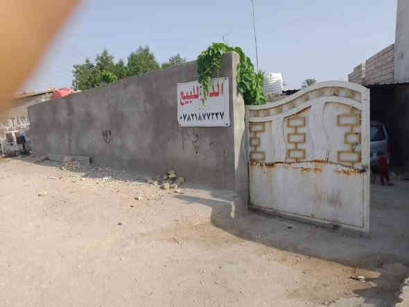 ببت للبيع مساحه ا400ركن محلات ثنين وياه عل شارع يبعد 100متر عن مفرك سديناويه بناء قديم بلوك  السعر 65وبي مجال بصيط التصال عل ***********
