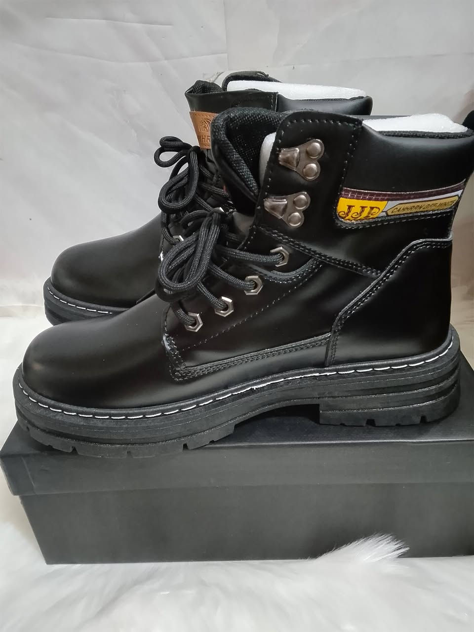 صباح الخير حبايب قطع اخيره والقياسات من 39الحد 44متوفر بس هاي اصور الحجز ع وتساب ***********
