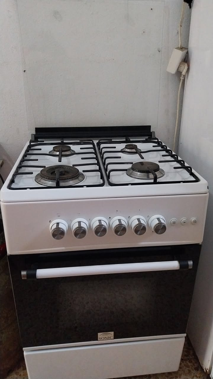 طباخ مع فرن جديد استعمال سنة نضيف مابيه اي عيب ماركة سونيك ب ١٢٥ وعندي دبة غاز الي يريد


**إذا كنت صاحب هذا الإعلان وتريد حذفه لأي سبب، رجاءا أرسل رسالة إلى الدعم الفني**