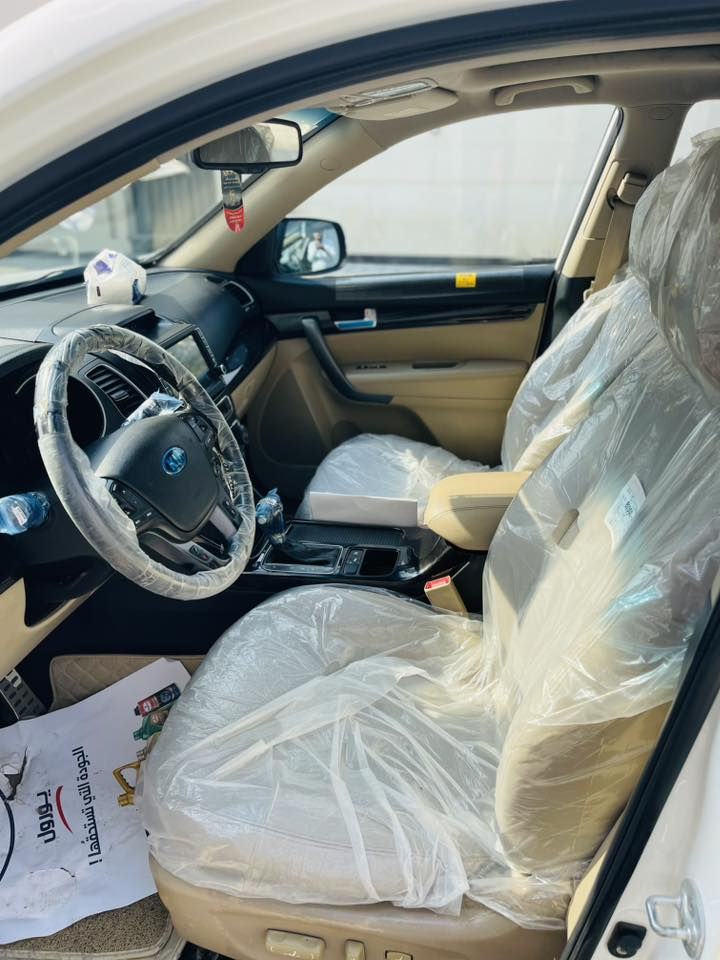 السلام عليكم كيا سورنتو للبيع (بدون مراوس) موديل 2014 ماشية 50 خمسين كيلو حقيقي خليجي فول مواصفات ١/١ ومكفولة كفالة عامة من الضربة ومن الصبغ ومن التبديل ومن البارد ومن الفتح ومن الشخط ومن التكحيل ومن كلشي موجود السونار وي الصور السيارة من 2014 عندي ولحد الان علة ايدي استخدام شخصي وبسمنة ممداورة استلام شركة وبسمنة حتة الفابلون والكتلوكات مال شركة بيهة سنوية وهزة جديدة رقم بغداد مشروع وطني تحويل ثاني يوم ماكو اي شكال 
مواصفات السيارة
(1) ماشية (٥٠) كيلو حقيقي+ حساسات امامية وخلفية
(2) بصمة+ بنراما+ انظمة قيادية
(3) اشايرة بل مري ومري شفط+ بصمة ابواب
(4) شاشة كبيرة+ كامرة خلفية+ تحكمات ستيرن
(5) سبعة راكب+ ثلاث قطع تبريد
(6) مكينة ستة سلندر مكفولة+ زراكات امامية
(7) كير ١٠٠/١٠٠+ كشنات جلد وكهرباء
(8) صدر وتبريد وتدفئة درجة اولى
(9) ميكانيكيات وكهربائيات وحدادية مكفولات
(10) تخم تايرات جدد+ داخل غرفة جديدة
(11) السيارة جاهزة مابيها اي نقص
(12) السعر (مناسب اتصل وتدلل) المكان بغداد الكرخ للاستفسار ***********
