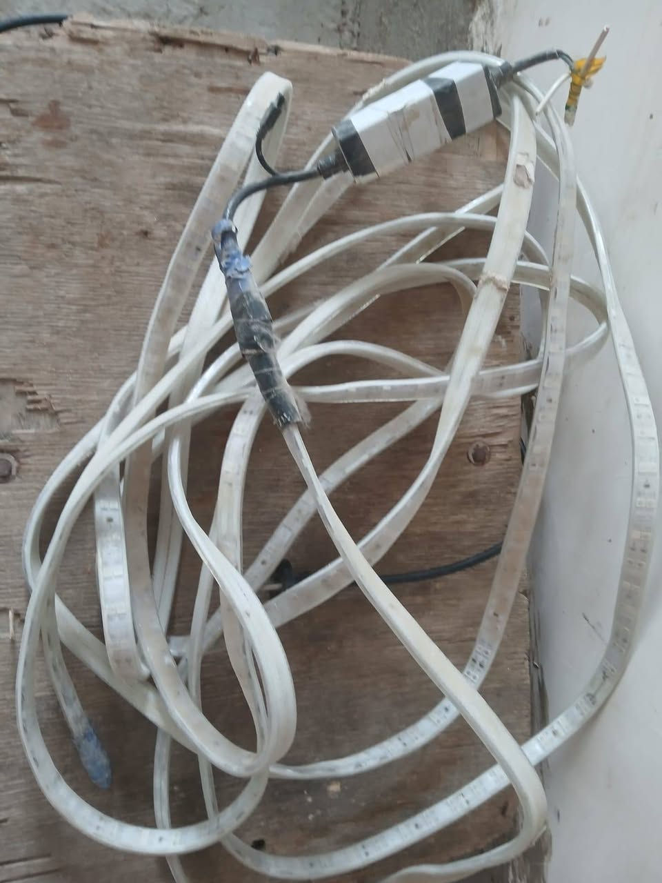 لبيع
المكناسه ٥٠
نشره شغاله ١٥
كلوبات الواحد الف ونص
***********
