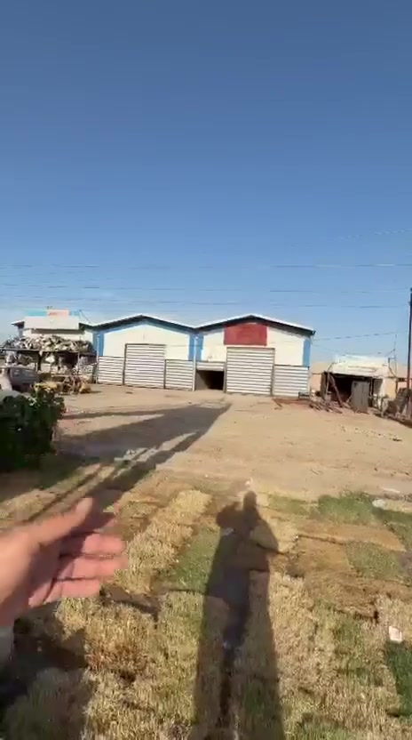 السلام عليكم متابعينا 🌟
اليوم جايبين لكم جملونات تجارية عدد 2 مثل ما تشوفون 👌

📐 مساحة كل واحد: 260 متر
📍 الموقع: طريق النجف مقابل الشقق السكنية
✨ بالقرب من جامعة المستقبل وعلى شارع حيوي ومميز

مناسبة للاستثمار والمخازن والمعارض التجارية 🔥

📞 للاستفسار مراجعة مكتب سجاد سامي للاستثمار العقاري
📍 الحلة – حي الحسين – مجاور حلويات لبنان

أو الاتصال على الأرقام التالية:
📱 *********** (متوفر واتساب)
📞 *********** – أبو سامي

✨ نخدمكم بثقة وخبرة
