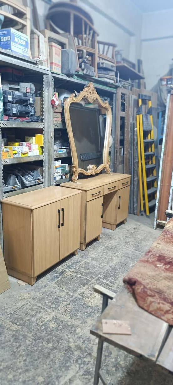 غرفة للبيع المكان بغداد البياع خشب بلوك سنديان صاج تزكام السعر 3 ملاين  للتواصل على ***********
