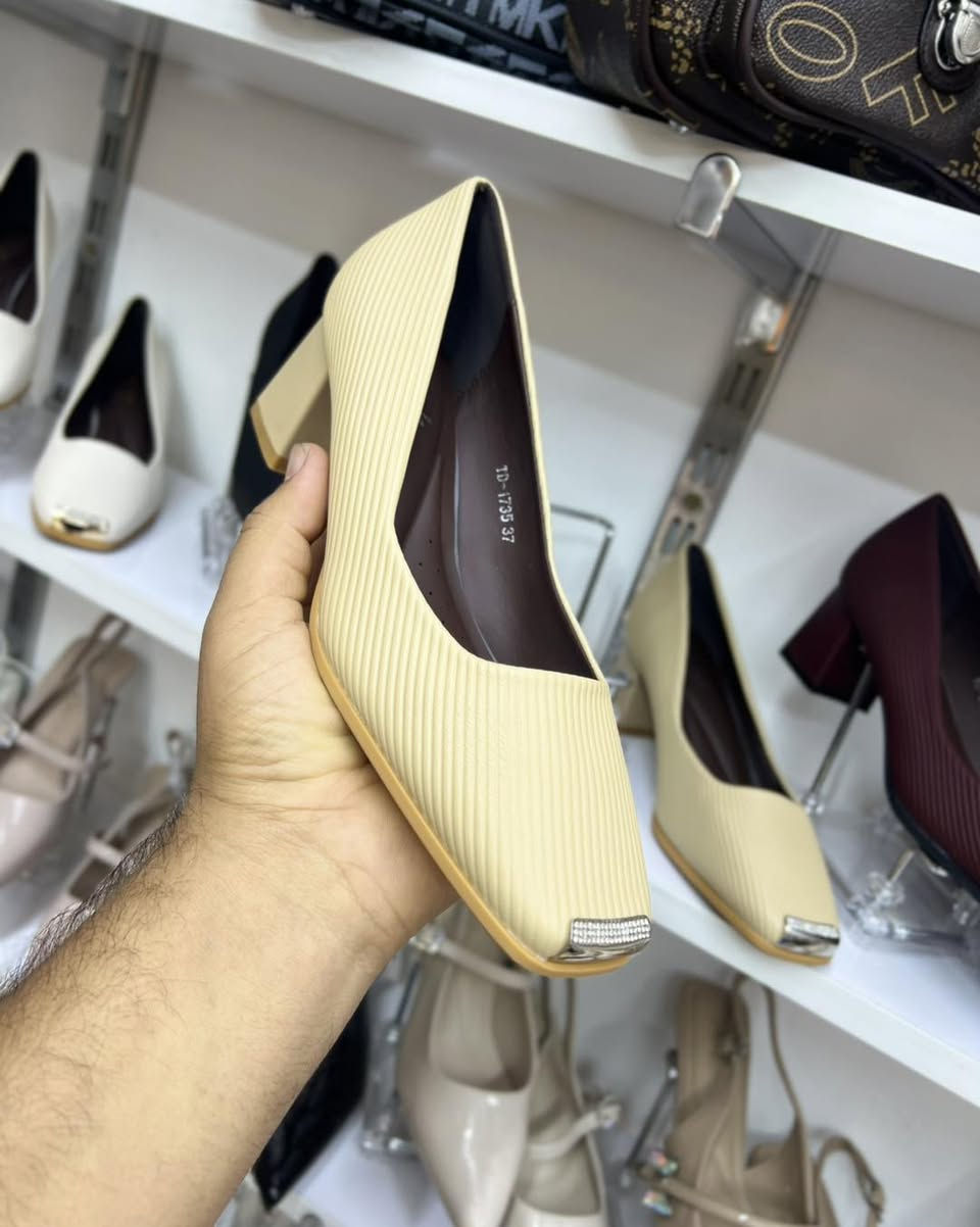 1️⃣ #جديد_براند 
  
        #ترند  #احذيه 
القياسات المتوفره 36 -40

📌للحجز
مراسلة الصفحه او عن طريق الواتس آب على الرقم ***********

♦️ العنوان/بابل/المسيب/شارع البلديه/مجاور مجمع الرحمن

♦️ تتوفر خدمة توصيل لجميع محافظات العراق
