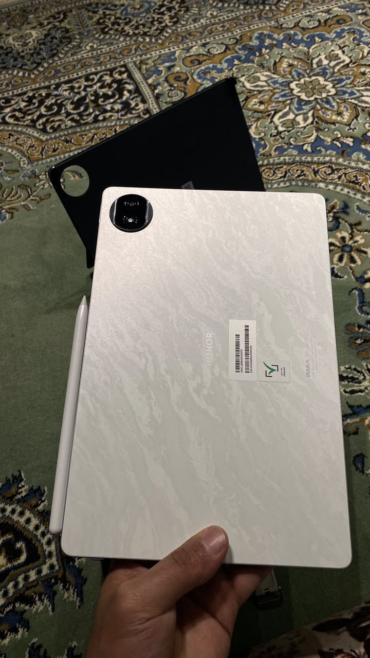 Honor magic pad 2
هونر ماجك باد جيل الثاني ذاكره 256  جاهز بعده بحاله الوكاله اخذته بنهايه شهر 9 جديد ونظيف جداً مثل ما في الصوره سبب البيع محتاج فلوسه بسعر 800 كامل ملحقاته  وياه گفر وقلم والقلم نفسه بي اغطيه للراس مكاني بغداد واذا شراي نتفق على مكان داخل بغداد قريب عليك وعليه ملاحظه يشغل ببجي 120 فريم معالج مالته قويه جداً   ( ما استخدمه للالعاب استخدام دراسه وشغل)استخدامه خفيف جداً


**إذا كنت صاحب هذا الإعلان وتريد حذفه لأي سبب، رجاءا أرسل رسالة إلى الدعم الفني**