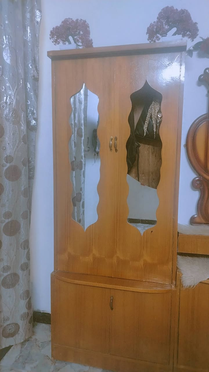 غرفه نوم للبيع مستعجل
اتصل ***********
