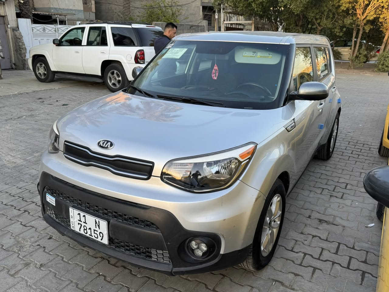 سلام عليكم 
للبيع كيا صول 2018 وارد امريكي حادث وسونار بلمنشور اخوان السياره حادث خلفي وجدآ بسيط 
ماشيه 52 الف رقم وهزه جديده بأسمي سنويه لل2031
السياره نضيفه كلش وكله بوضع الشركه وبدون نقص 
من كل النواحي 
سعر 122 
مكاني بغداد الشعب مقابيل سوق شلال
***********
