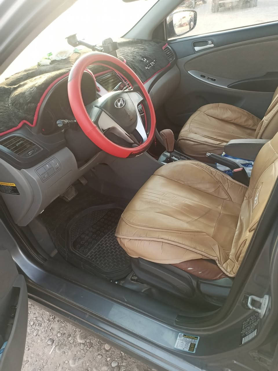 السلام عليكم
اكسنت امريكي مديل 14
بيها ثلاث قطع صبغ فقط بدون دواخل يعني رش 
رقم ديالى الجديد بسمي تحويل مباشر 
سياره مال بيت الله شاهد سياره يعني مامتعوبه 
كير ومكينه مكفول شرط
تبريد شغال 
السعر 88وبيها مجال قليل 
مكان ديالى شهربان 
***********
