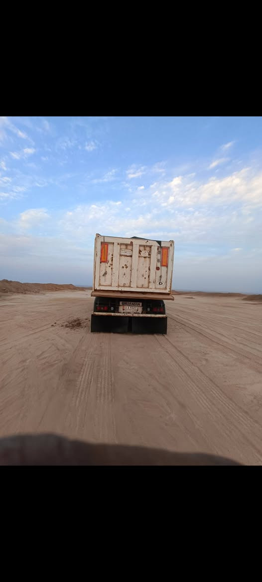 عربانه ماكنيسان موديل 2015 تخم تاير مكفوله الذرعه 27 بلاد ويه تعلاوه 30متر السعر 200 ورقه المكان ميسان *********** ***********
