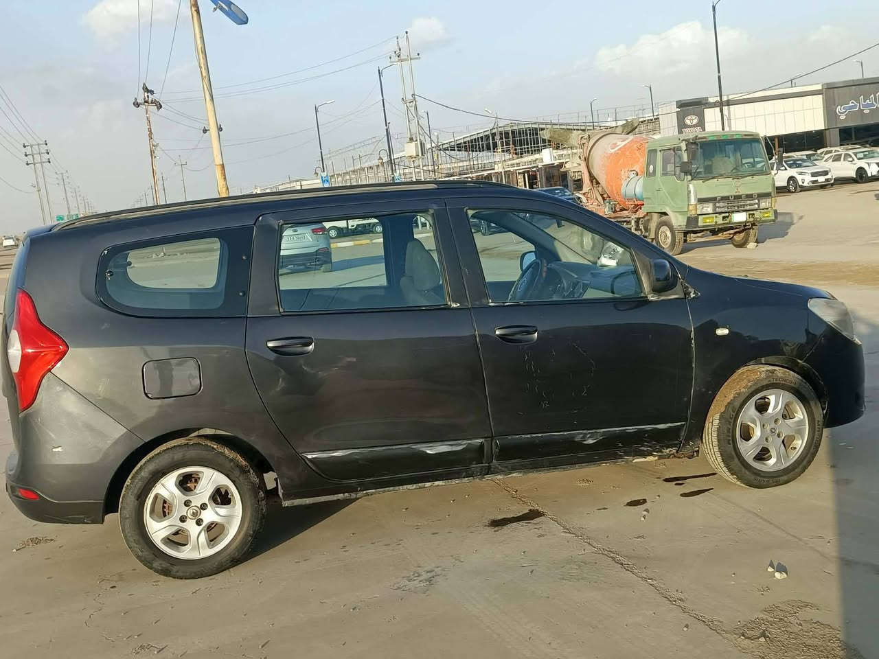 السلام عليكم رينو لوزي فرنسي 2014 سنويه مجدده 2026 شهر 11 تريد وكاله تريد مداور  سياره كير عادي محرك بالباكيت كير جديد تخم تاير جديد سياره مال عائله 
ارقم الهاتف ***********
