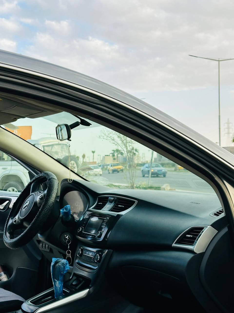 السلام عليكم سنترا للبيع سعرها 113وبيها مجال بسيط موديل 2018
ماشيه 132 رقم صلاح الدين دولي هزه سنويه كله جديد وباسمي حادثها فقط دعاميه بدون رش بدون تبديل بدون صبغ شرط 

محرك كير شرط لاتنقيص ولاتبخير 
تبريد تدفئه فول 
تحكمات ستيرن 
شاشه كأمره حساسات 
تايرات جديده 
داخله كلًه ع وضع الشركه 
بدون قطره صبغ مكان السياره تكريت شراي اتصل***********
