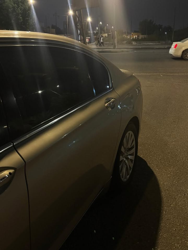 للبيع بي إم دبليو BMW 740 Li باب طويل مديل 2012 اصل F01  تون يوربو محرك 6 سلندر فوووووول للأخير خليجي فقط مدكر امامي كلير ورصعه باب السائق معامله تسجيل كامله فقط ادفع كمرك وسجل 
بيع فقط بسبب الحاجه السعر 80 مجال قليل ***********
