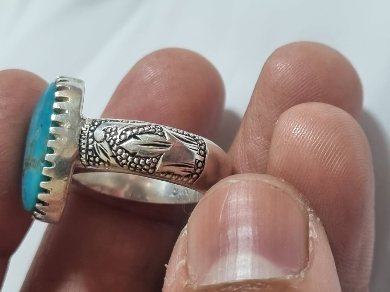 خاتم فضة925صياغة شريف ٩٥ متوج بحجر فيروز نيشابوري


**إذا كنت صاحب هذا الإعلان وتريد حذفه لأي سبب، رجاءا أرسل رسالة إلى الدعم الفني**